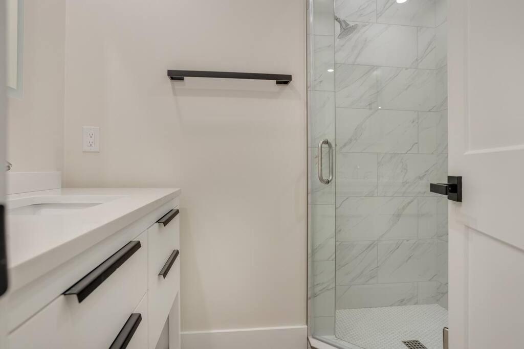 הילטון הד איילנד Luxury Beach House - 2Min Walk To Beach - Private Pool - Group & Dog Friendly מראה חיצוני תמונה